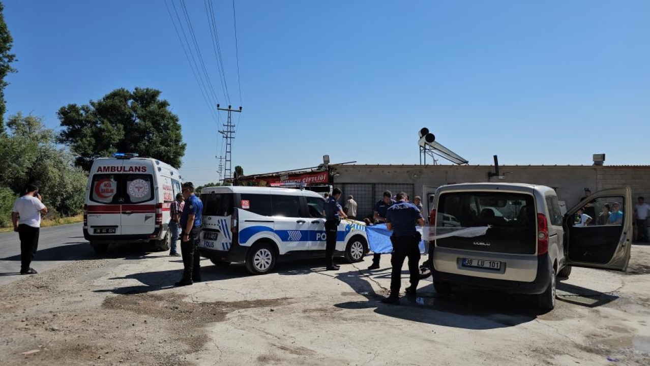 1,5 yaşındaki bebek hafif ticari aracın altında kaldı