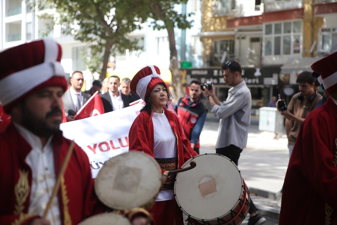 13185AA-20250922-39189797-39189791-DAVUL_SEVGISI_AYSE_EZERI_MEHTER_TAKIMINA_TASIDI.jpg