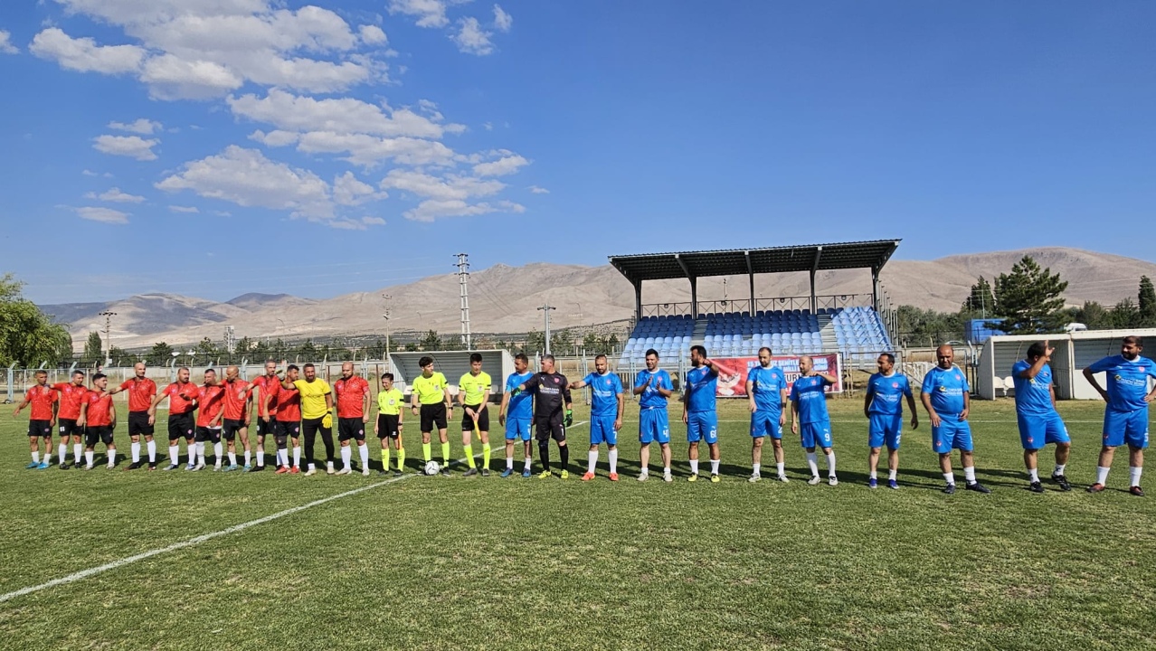15 Temmuz Milli Duruş ve Şehitleri Anma Masterler Futbol Turnuvası başladı