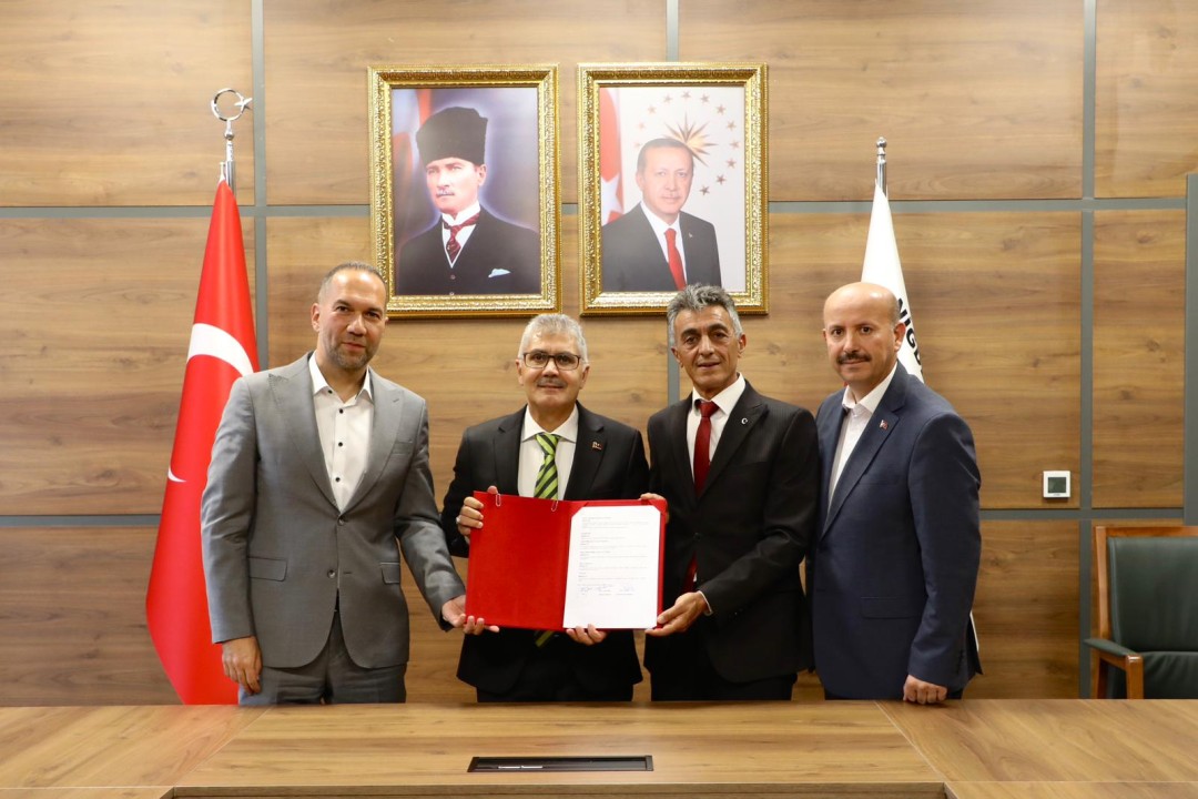15064GyaHe5mWAAA18e0.jpg