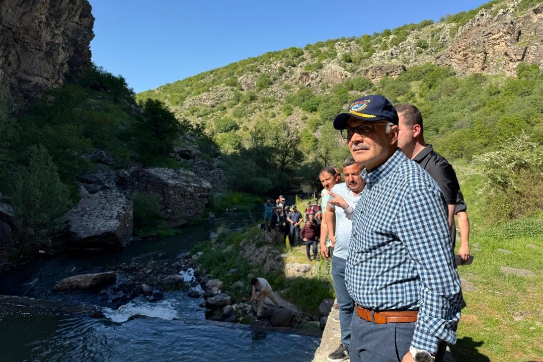 17029vali-celik-ten-dipsiz-kanyonu-na.jpg