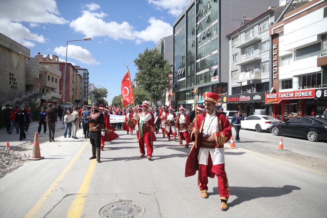 17457AA-20250922-39189797-39189785-DAVUL_SEVGISI_AYSE_EZERI_MEHTER_TAKIMINA_TASIDI.jpg