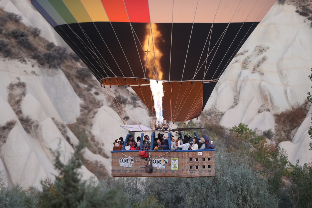 18234AA-20251003-39297777-39297767-CINLI_TURISTLER_ALTIN_HAFTA_TATILINDE_KAPADOKYAYI_HAREKETLENDIRDI.jpg