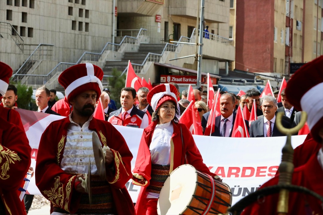 18879AA-20250922-39189797-39189796-DAVUL_SEVGISI_AYSE_EZERI_MEHTER_TAKIMINA_TASIDI.jpg