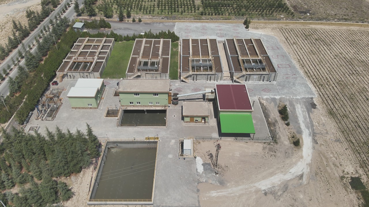 22180AA-20250827-38934530-38934523-NIGDE_OSBDE_KURULAN_TESISTE_ARITILAN_ATIK_SU_TARIMA_CAN_VERIYOR.jpg