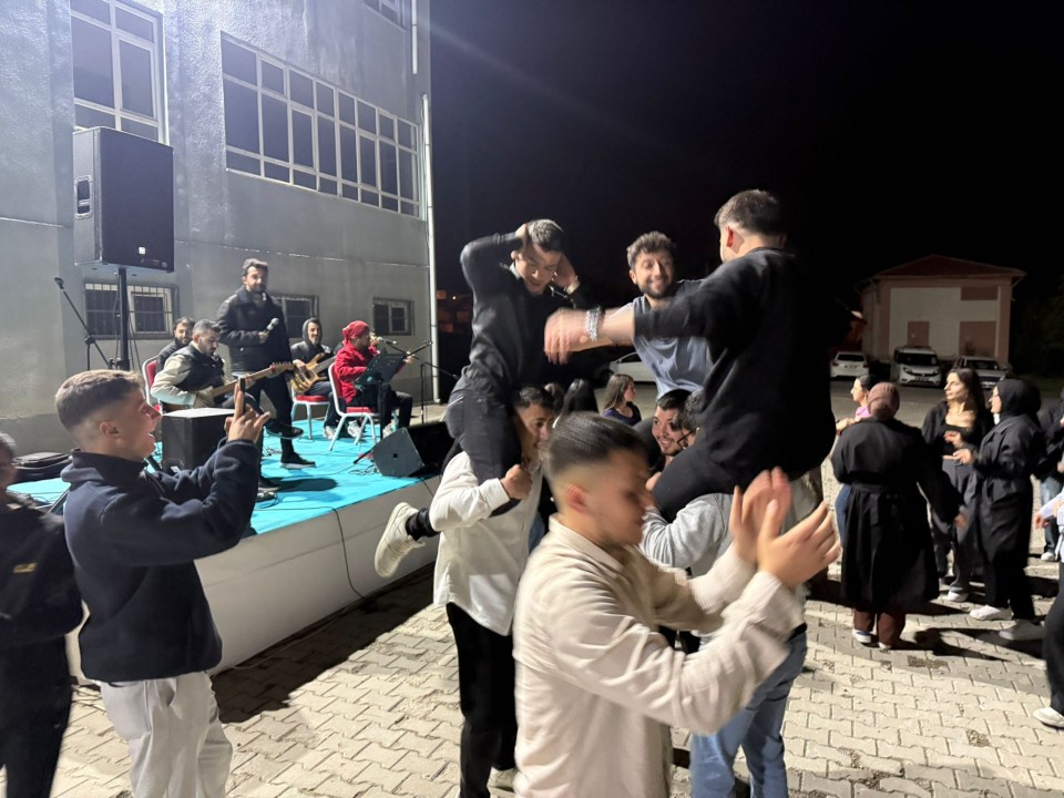 2312287b4d538-bfc0-4833-ac6a-07caac7a1ce0.jpg