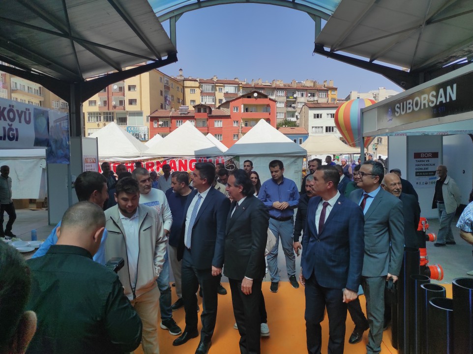 33470AA-20250918-39151202-39151199-BORDA_GELENEKSEL_TARIM_VE_HAYVANCILIK_GUNLERI_FUARI_BASLADI.jpg