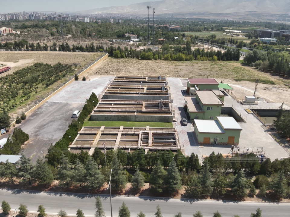35307AA-20250827-38934530-38934525-NIGDE_OSBDE_KURULAN_TESISTE_ARITILAN_ATIK_SU_TARIMA_CAN_VERIYOR.jpg