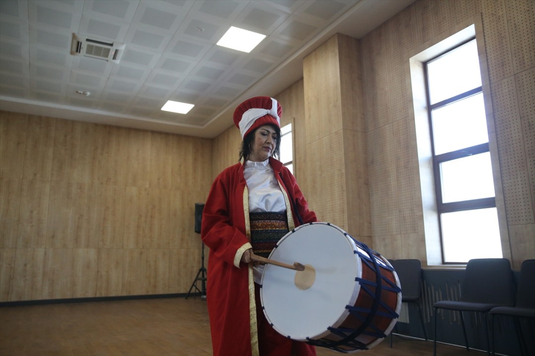 35546AA-20250922-39189797-39189794-DAVUL_SEVGISI_AYSE_EZERI_MEHTER_TAKIMINA_TASIDI.jpg