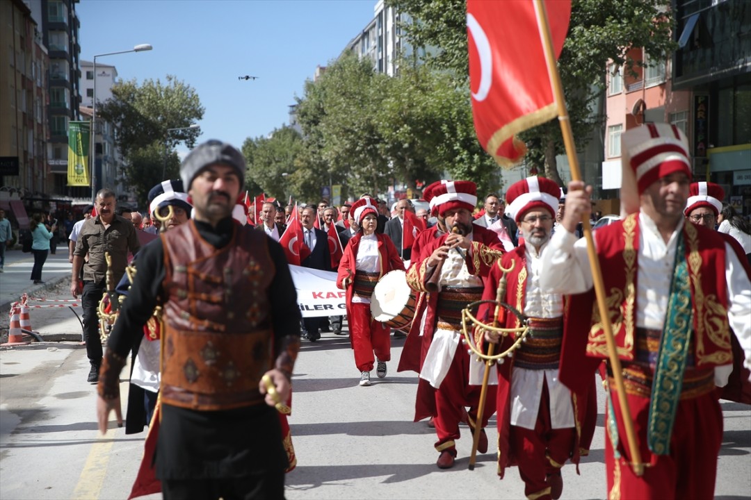 36377AA-20250922-39189797-39189786-DAVUL_SEVGISI_AYSE_EZERI_MEHTER_TAKIMINA_TASIDI.jpg