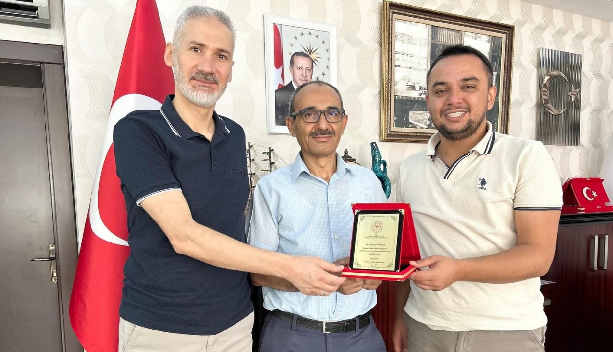 38 yıllık hizmete teşekkür plaketi