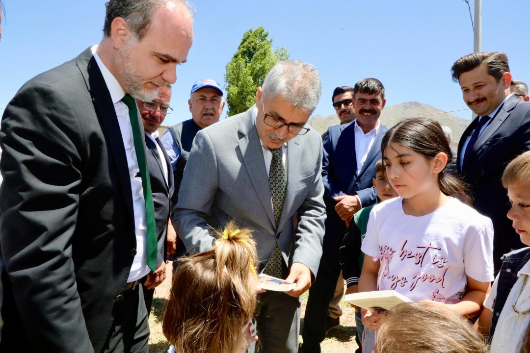 38995GudORSTXwAAeGEq.jpg