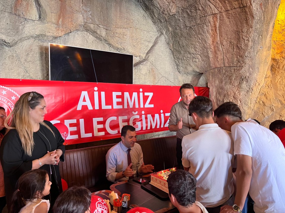 42774GwtZoSuWMAAz7-1.jpg