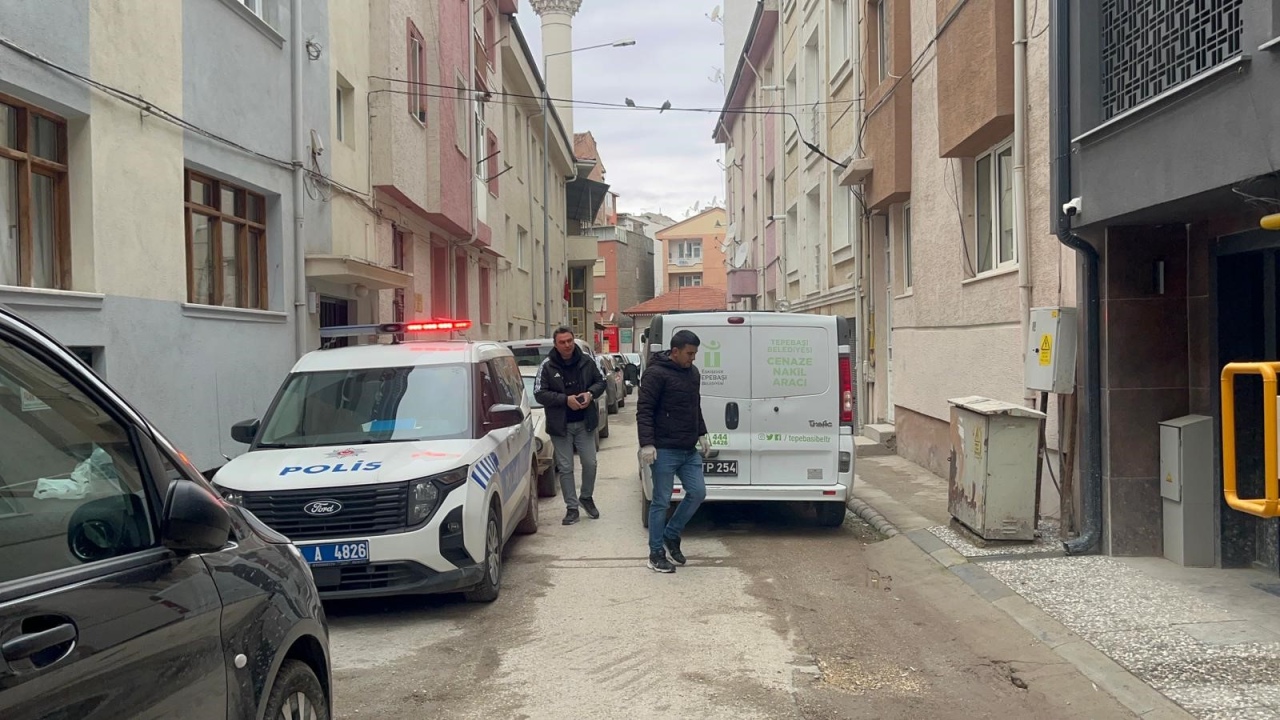 43 yaşındaki kişi evinde ölü bulundu