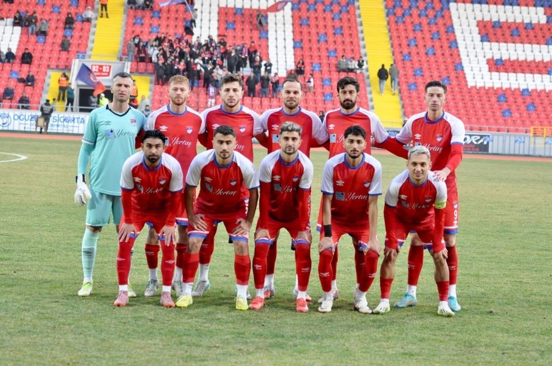 44481nigde-belediyespor-erimeye-devam.jpg