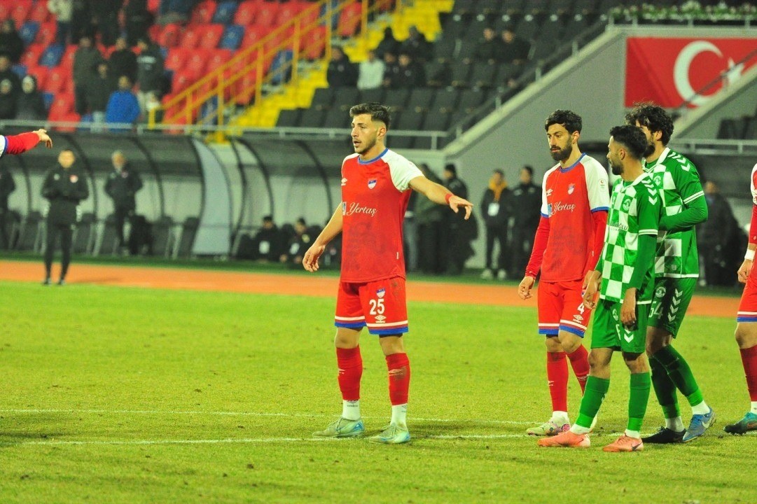 46889nigde-belediyespor-ilk-yariyi-7.jpg