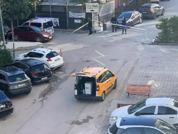 Adana Valiliği yakınında taksideki kutu alarmı!