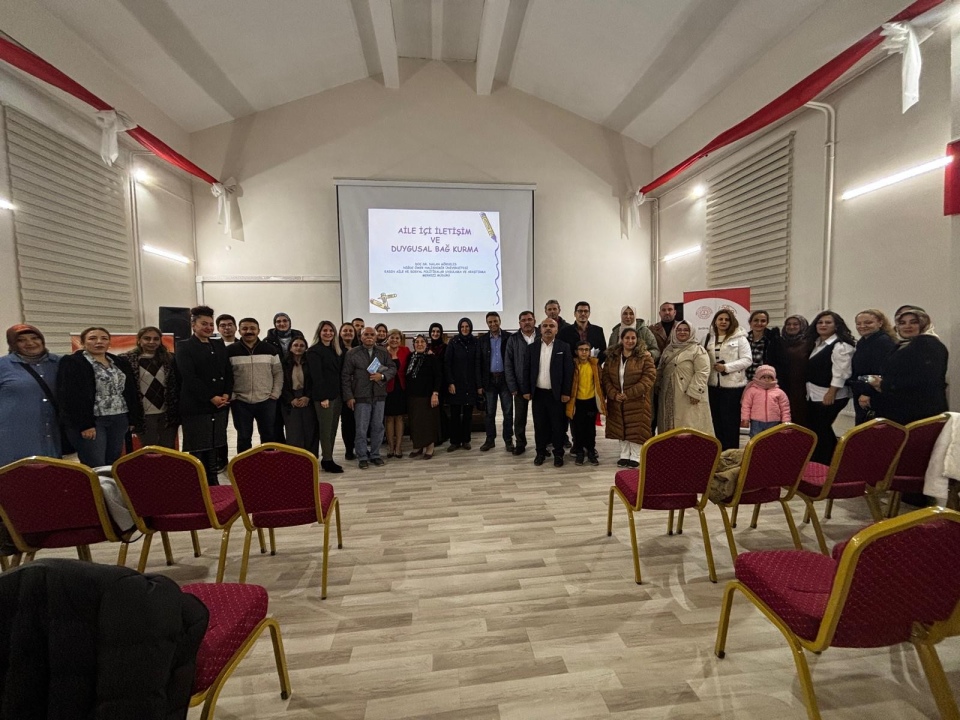 Aile bağlarını güçlendiren seminer 