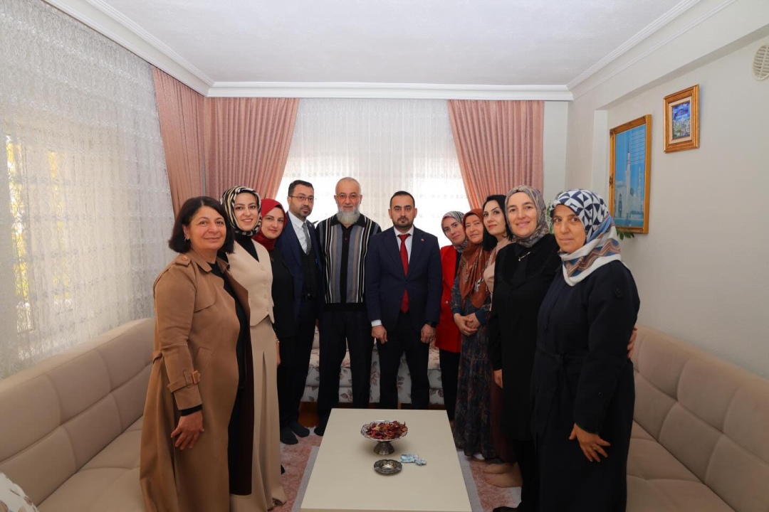 AK Parti heyeti emekli öğretmenleri ziyaret etti