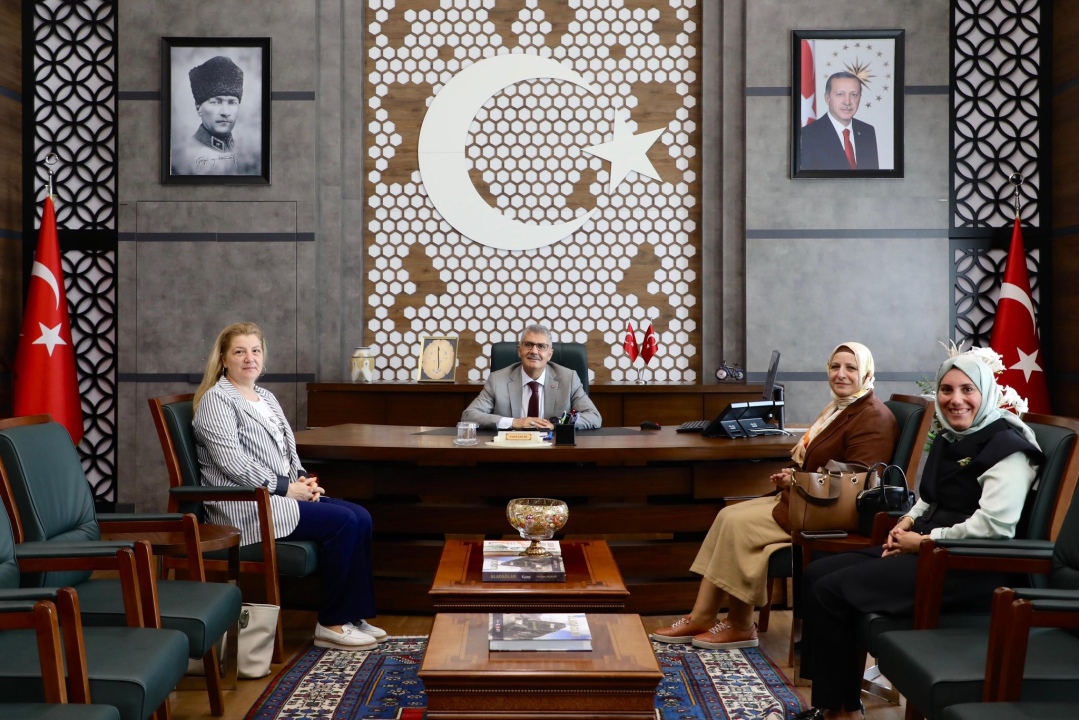AK Parti Kadın Kolları heyetinden Niğde Valisi Cahit Çelik’e ziyaret
