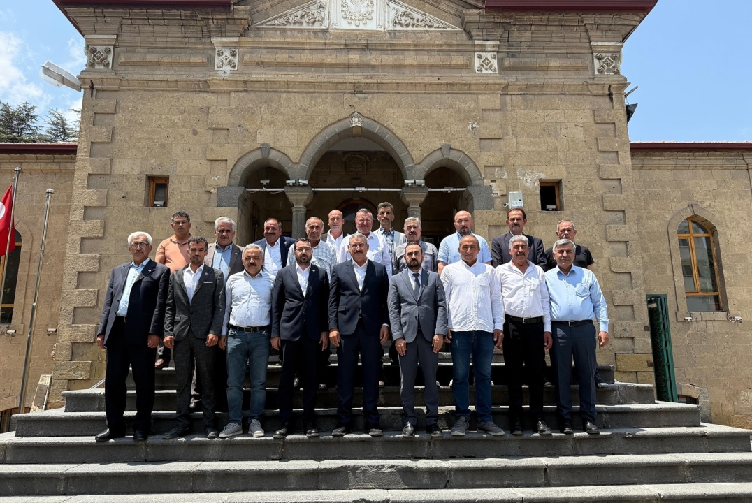 AK Parti muhtarlarla buluştu