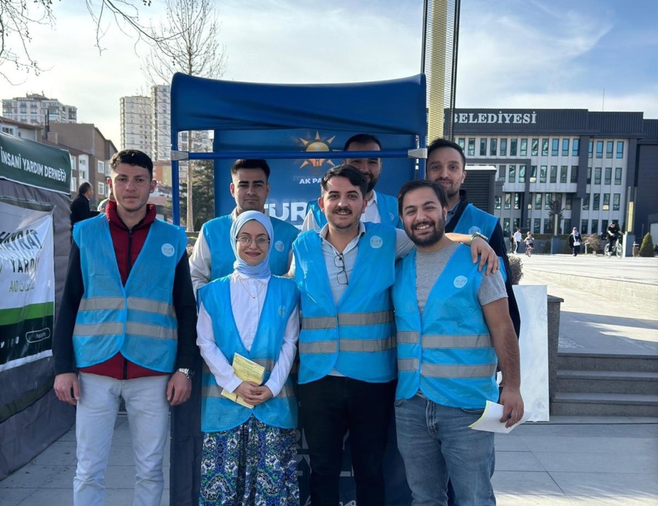 AK Parti Niğde Gençlik Kolları, gençleri partiye üye yaptı