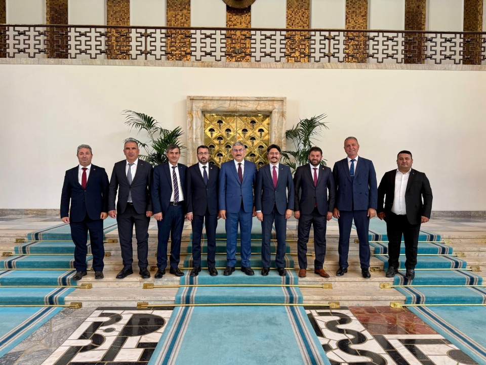 AK Parti Niğde heyeti, Milletvekili Uzkurt'u TBMM'de ziyaret etti
