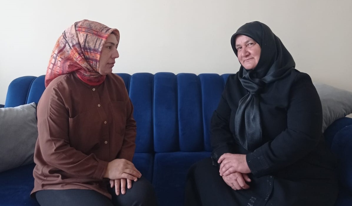 AK Parti Niğde Kadın Kolları'ndan hane ziyaretleri