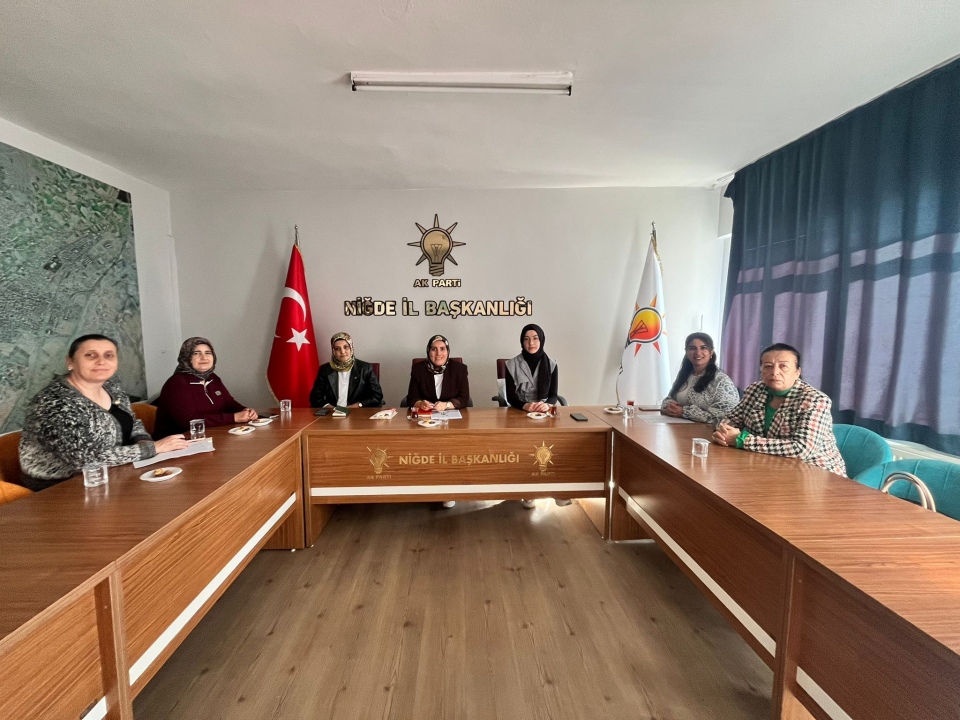 AK Parti Niğde Kadın Kolları, ilçe başkanlarıyla istişare toplantısında buluştu