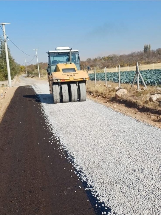 AK Parti Niğde Milletvekili Prof. Cevahir Uzkurt: “Karamahmutlu’da Sathi Asfalt Çalışmaları Başladı”