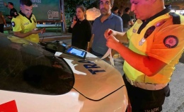 Alkollü Araç Sürücüsü Kadın Polisle Tartıştı, Gazeteciye Küfür Etti