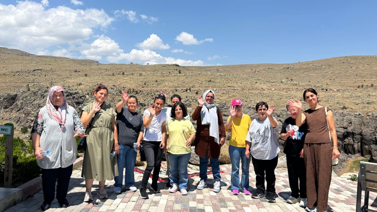 Altunhisar Bakım Merkezi sakinleri Gebere Barajı'nda doğayla buluştu