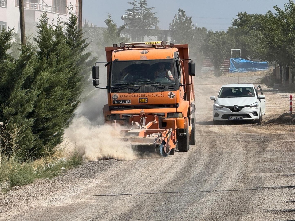 Altunhisar’da asfalt sonrası mucur temizliği yapıldı