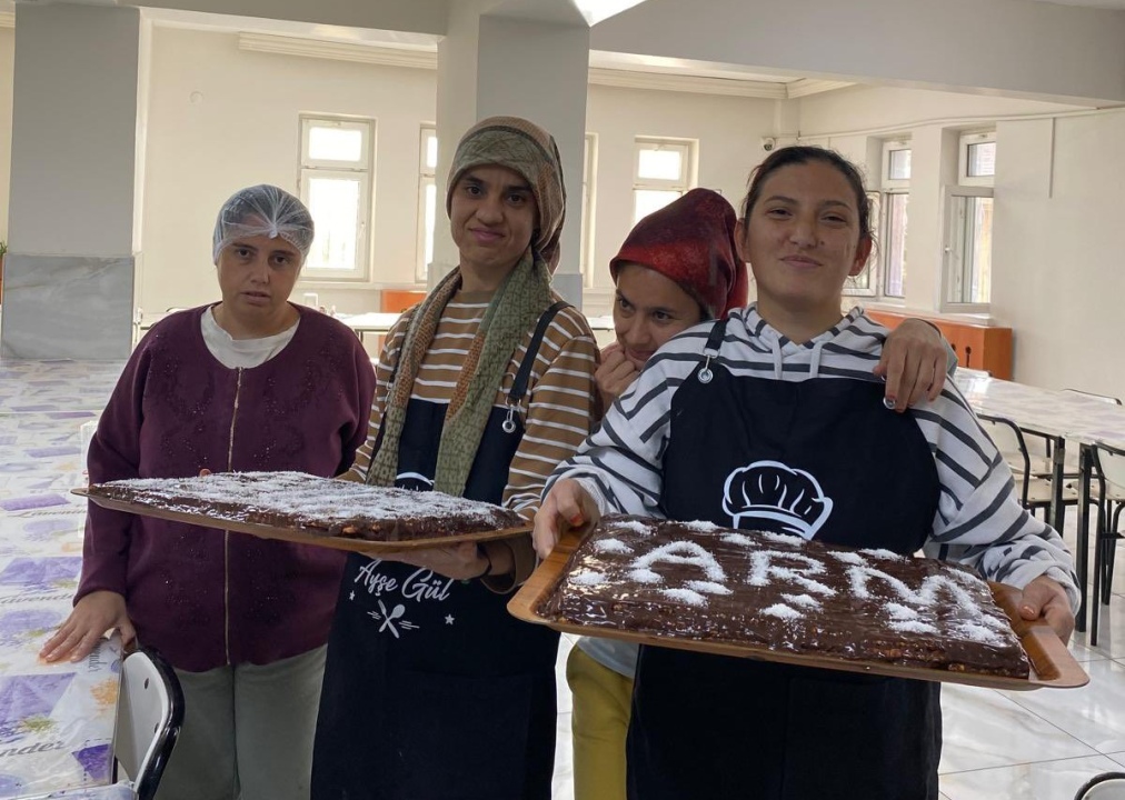 Altunhisar’da hamarat eller pastada buluştu