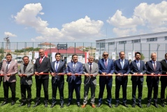 Altunhisar’da Sentetik Çim Futbol Sahası Hizmete Açıldı