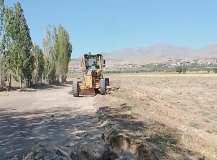 Altunhisar’da yağmur sonrası yol onarımları sürüyor