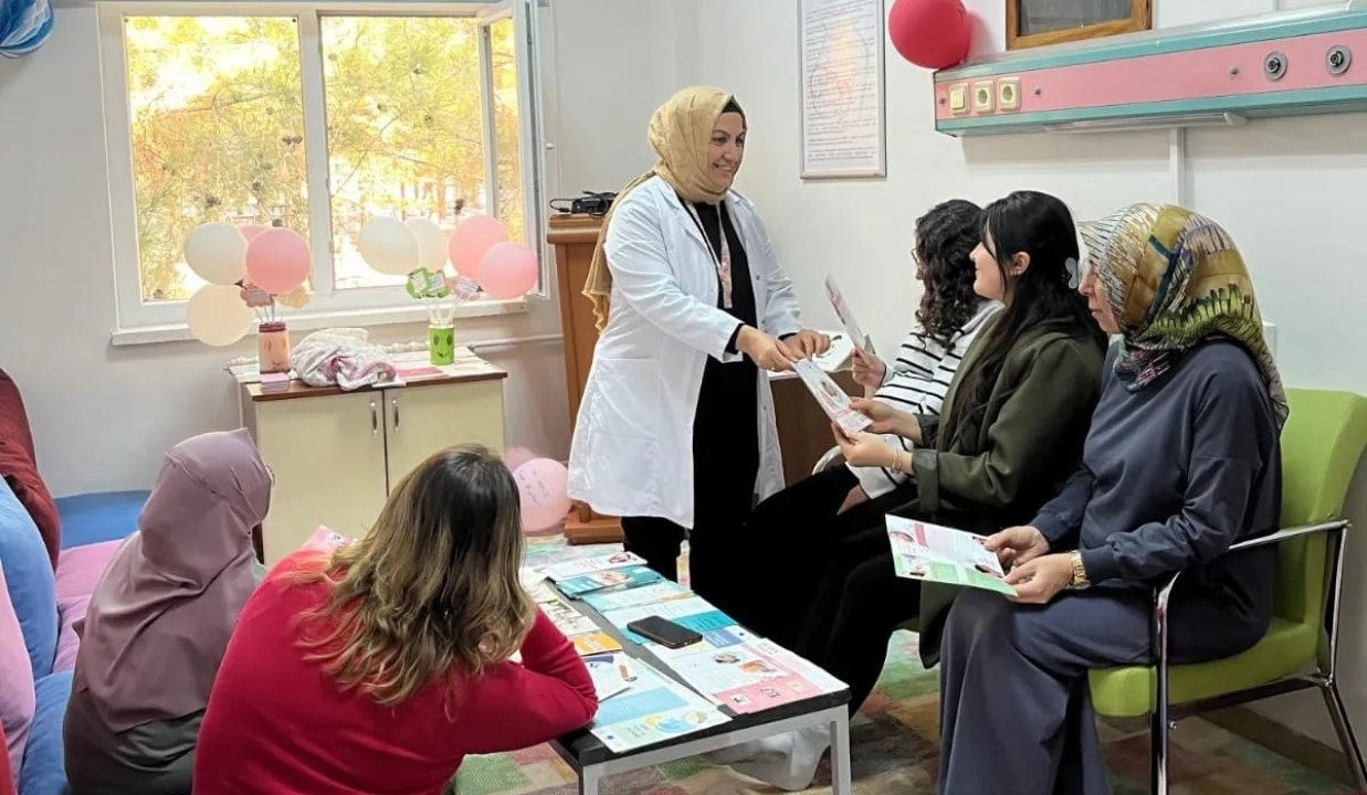 Altunhisar İlçe Devlet Hastanesi'nde Anne Adaylarına Normal Doğum Eğitimi