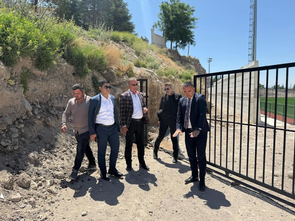 Altunhisar Spor Kompleksi’nde çalışmalar sürüyor