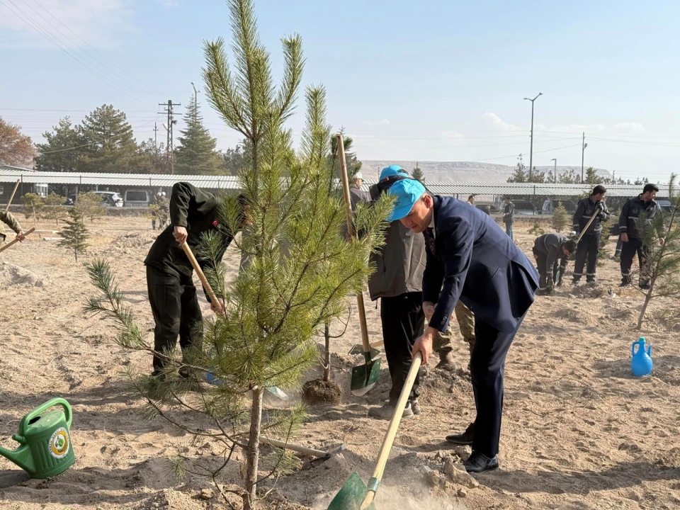 Altunhisar ve Bor’da fidan dikim etkinliği düzenlendi