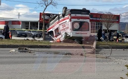 Ambulans ile hafif ticari araç çarpıştı! Çok sayıda yaralı var