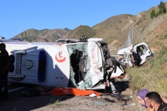 Ambulans Kaza Yaptı Ortalık Savaş Alanına Döndü!