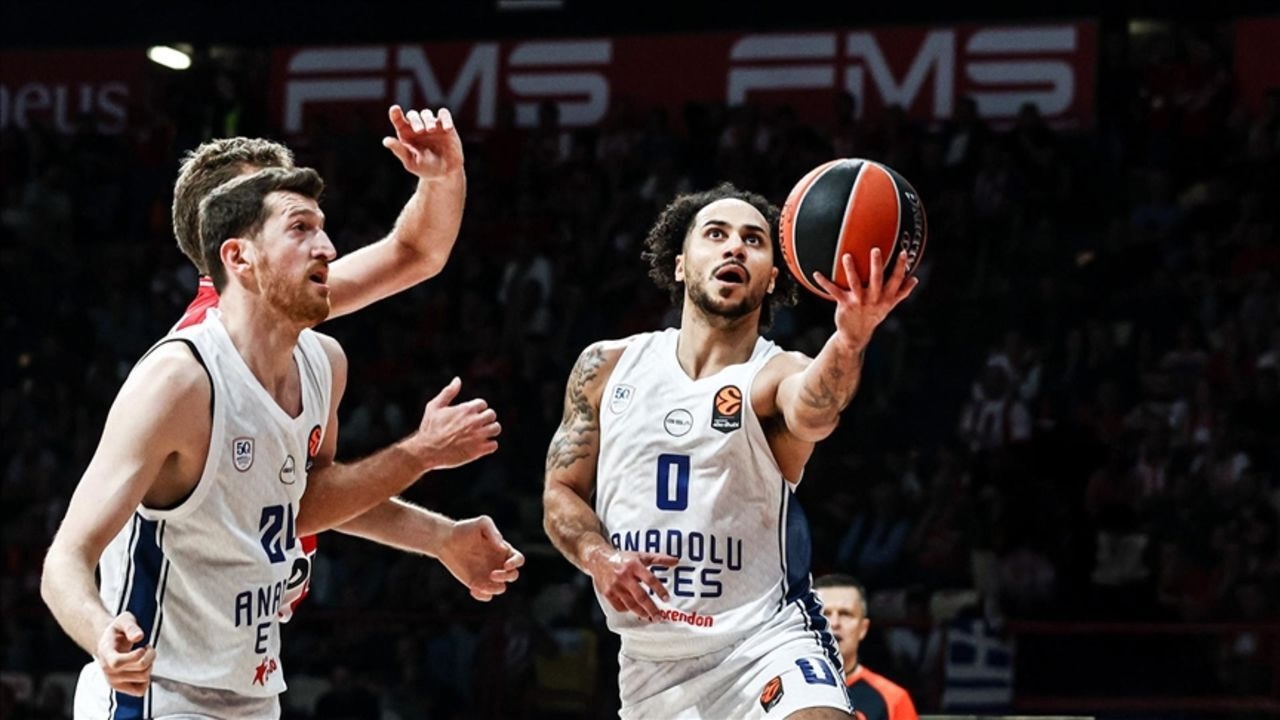Anadolu Efes - Manisa BB Maçı Hangi Kanalda Yayınlanacak?