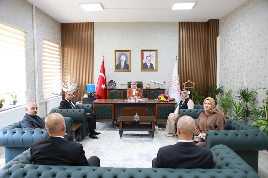 Anahtar Parti Niğde Heyeti, İl Millî Eğitim Müdürü Elif Özbek’i Ziyaret Etti