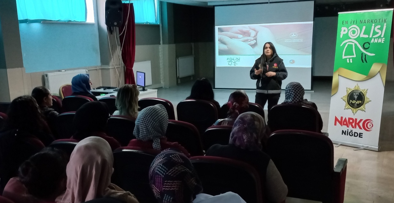 Anneler uyuşturucu ile mücadele konusunda bilinçlendiriliyor   