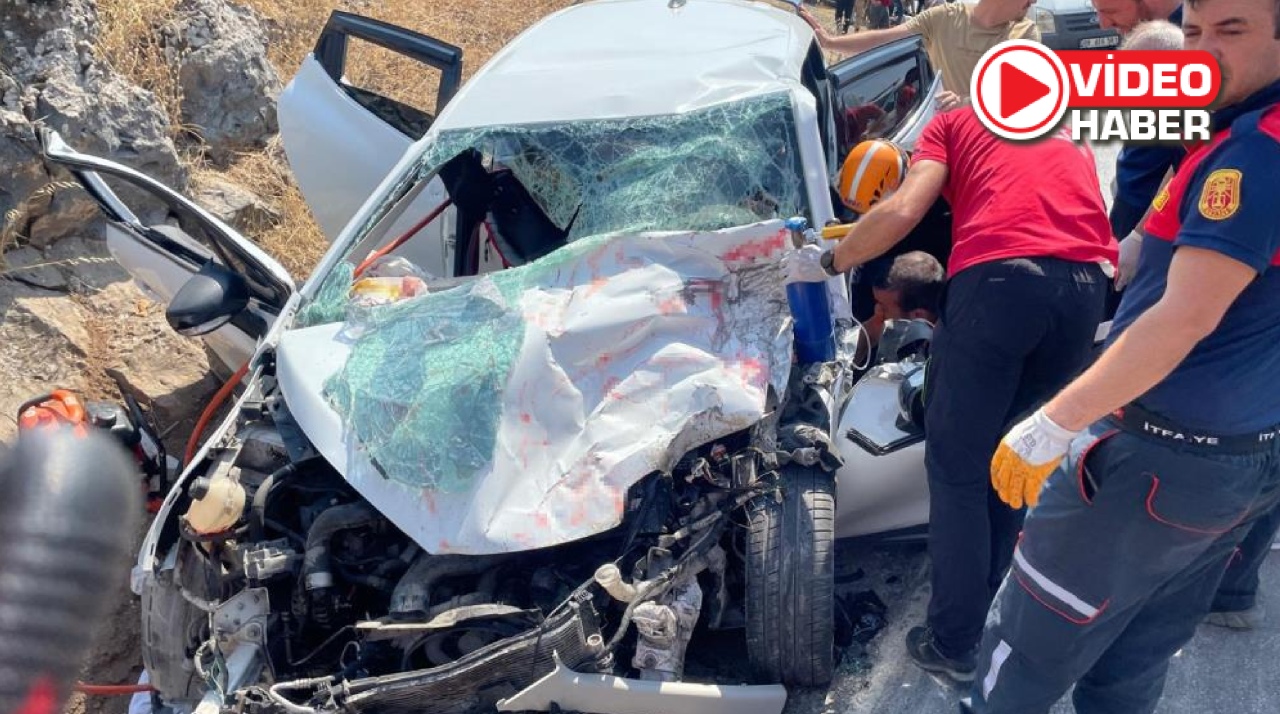 Araçlar hurdaya döndü: Çok sayıda yaralı var