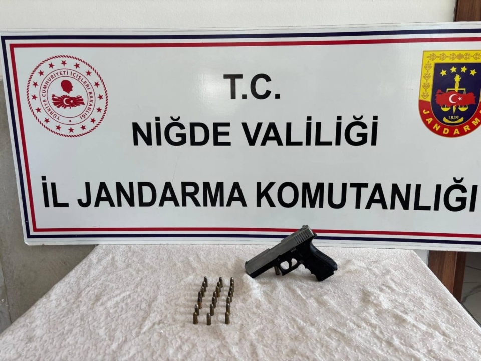 Aranan şahıs Niğde’de silahla yakalandı