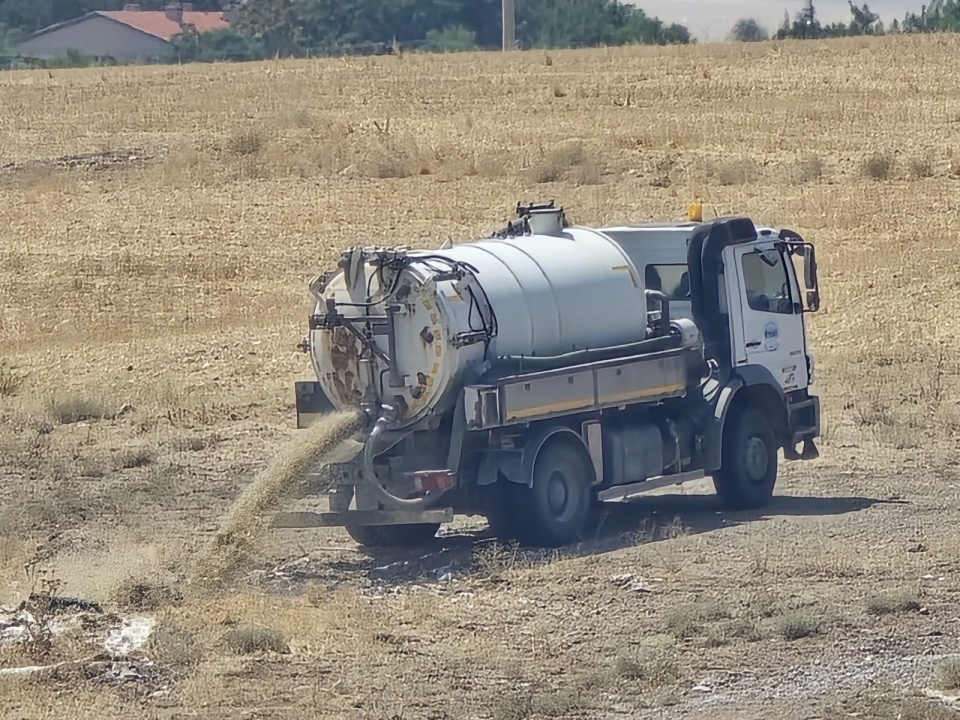Araziye boşaltılan atık su üzerine bakanlık harekete geçti