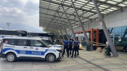 Baba kızını herkesin gözü önünde tüfekle vurdu