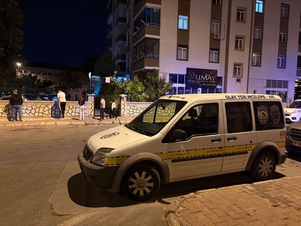 Babası Ölü Bulunan Genç İntihar Etti
