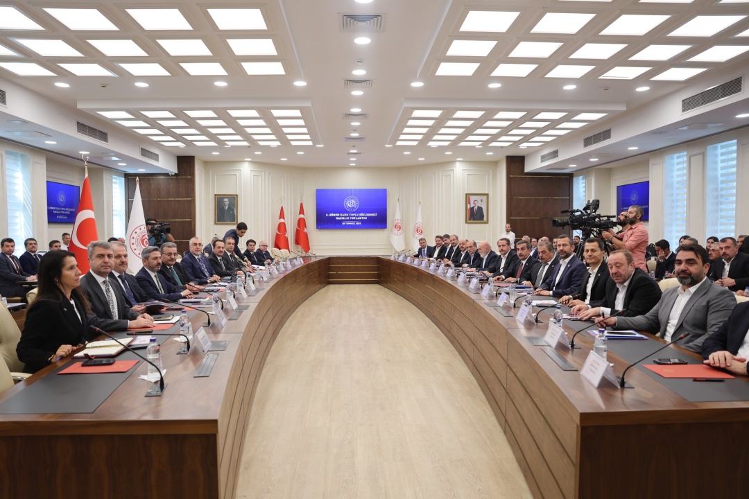 Bakan Işıkhan: “Milyonlarca kamu çalışanı ve emekli için hareket ediyoruz”